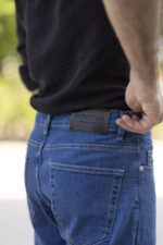 Tapered Jeans Escura - Image 4