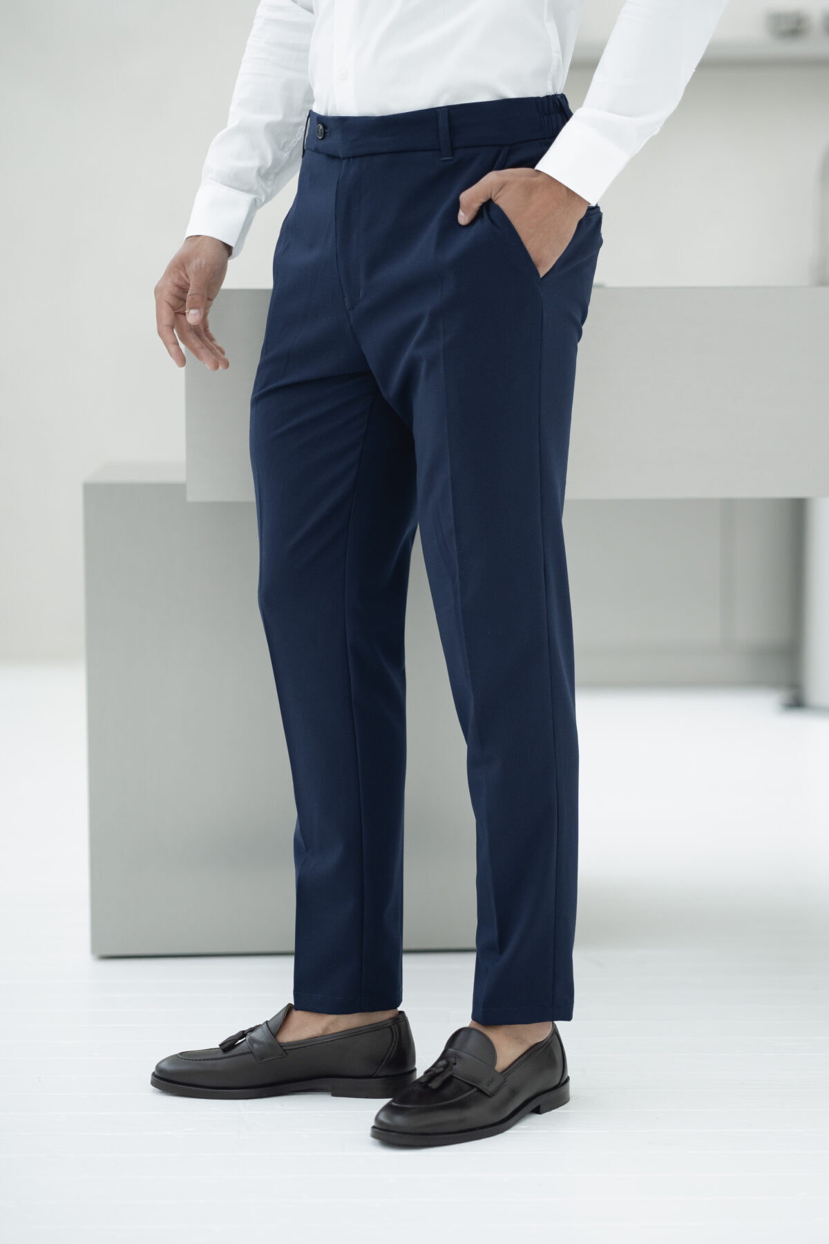 Calça de Tecido Azul Marinho - Image 2