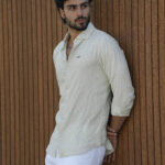 Camisa de linho verde sálvia